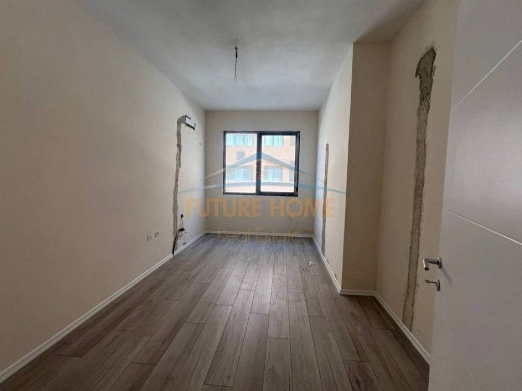 Shitet, Apartament 2+1+2 Rruga e Elbasanit, Tiranë.