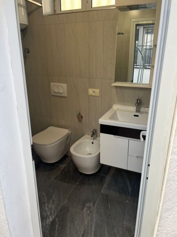 🏠 Jepet me Qera Kt.1 i një Vile : 1+1 (📍Rr.Bardhyl - Oslo )🔥Privatësi &amp; Qetësi ✨️ 40,000 Lekë / Muaj