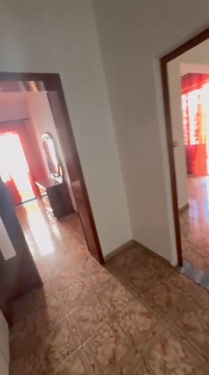 Apartment 1+1 at Jorda Misja Street (35,000 leke)