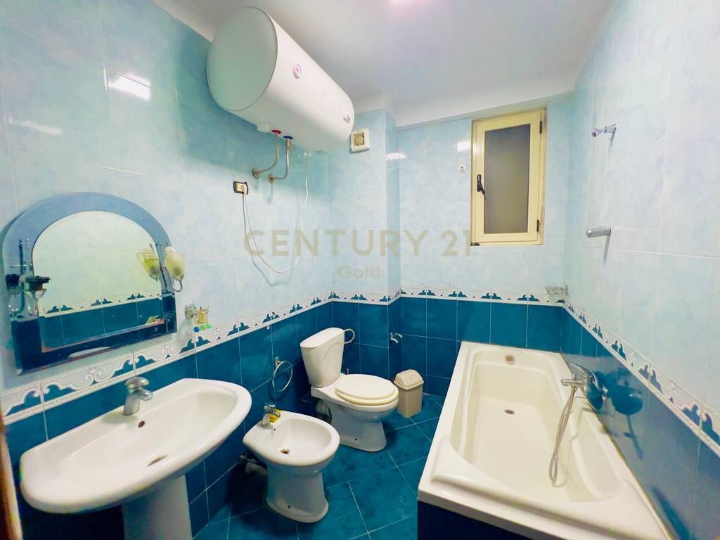 Apartment 2+1+2 at Komuna e Parisit!