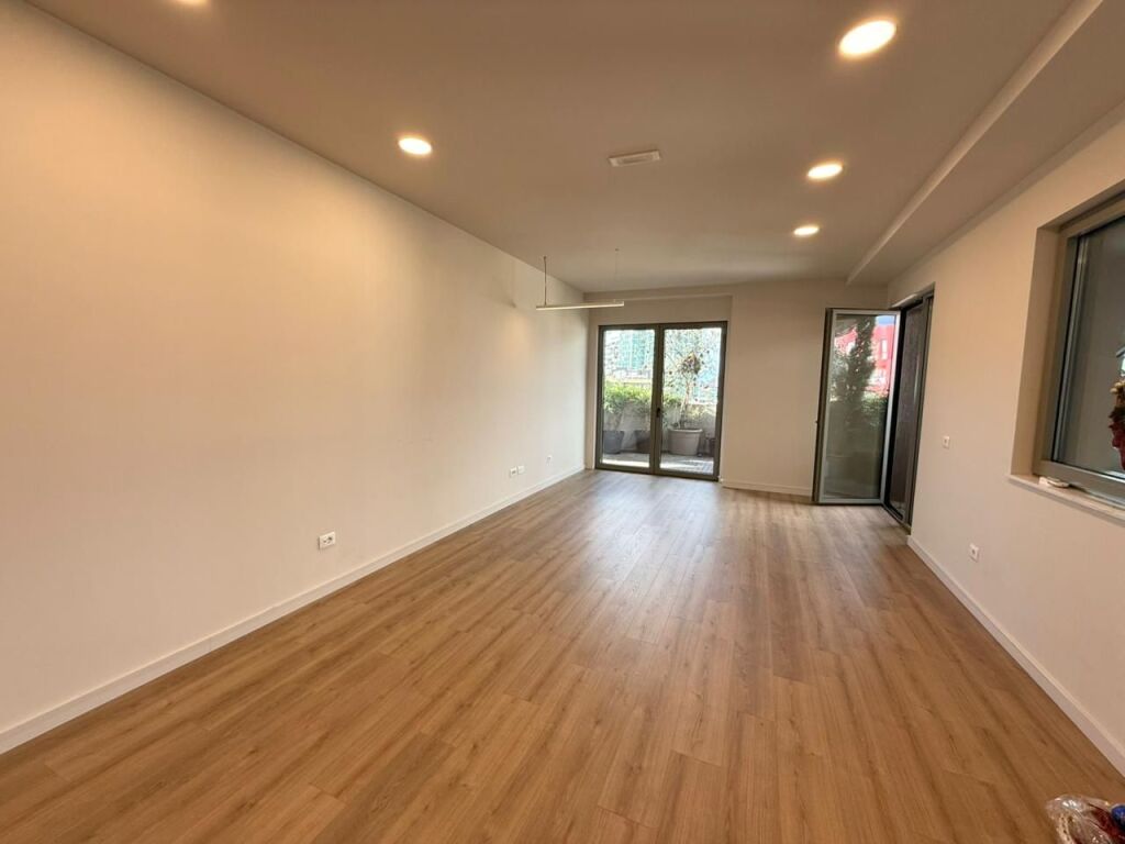 JAPIM ZYRË ME QIRA NË LION PARK RESIDENCE!