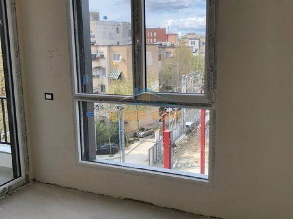 Shitet, Apartament 3+1+2, Ali Demi