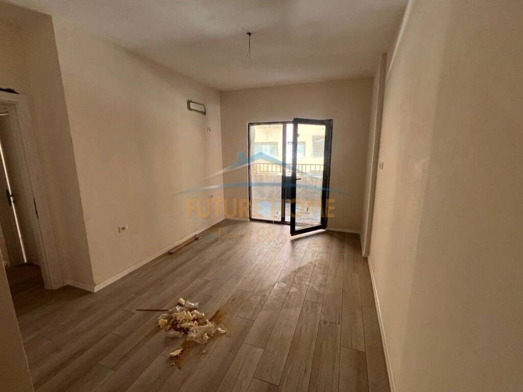 Shitet, Apartament 2+1+2 Rruga e Elbasanit, Tiranë.