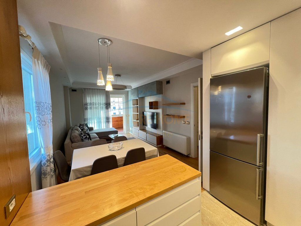 Qera, Apartament 3+1+2+ 2 Poste Parkimi, Komuna e Parisit