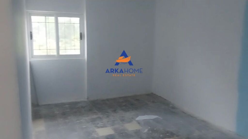 JEPET ME QERA APARTAMENT 1+1 "NË ELBASAN, QENDËR" 30000 LEKE
