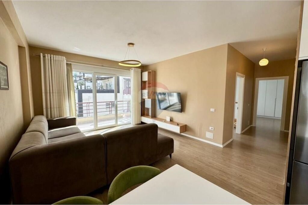 Apartament 2+1 per shitje tek Liqeni i Thate!