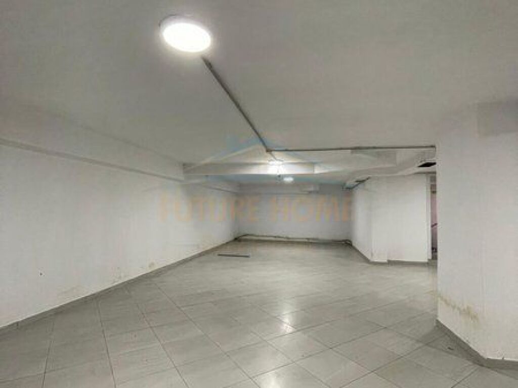 Qera, Ambjent Biznesi, Blloku, Tiranë.