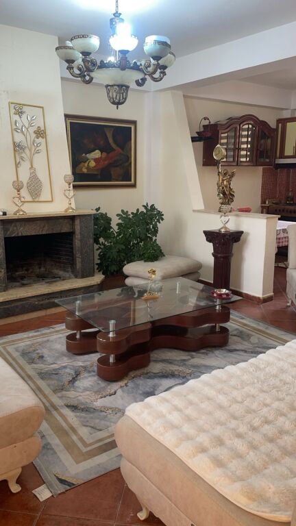 🏠Nella zona di Ali Demi, di fronte alla scuola "Kushtrim i Lirise", è in affitto il secondo piano di una villa 2+1, arredata. 600 Euro