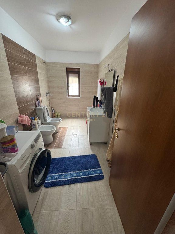 SHITET SHTEPI PRIVATE ME SIPERFAQE TRUALLI 287 M2 PRANE SPITALIT AMERIKAN 2!