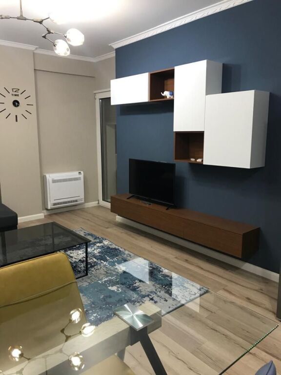 JEPET ME QIRA | Apartament 1+1 – Komuna e Parisit (ngjitur me Qendrën Kristal)
