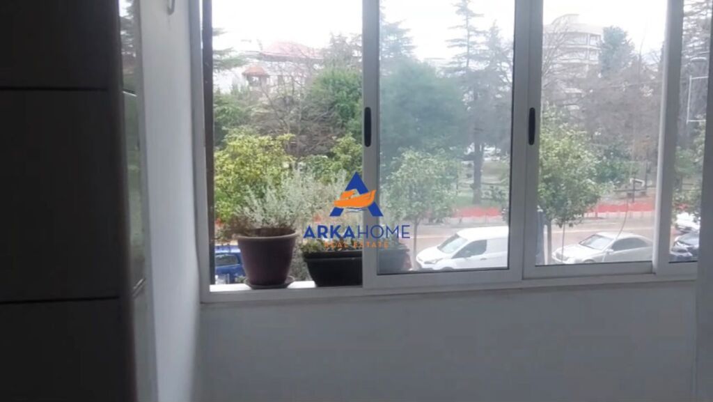 JEPET ME QERA APARTAMENT 1+1 "NË ELBASAN, QENDËR" 30000 LEKE