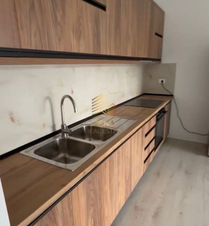 Affitto, Appartamento 2+1+2+blk+P, Campo Aviazione, Parzialmente Arredato, 55.000 Leke/mese