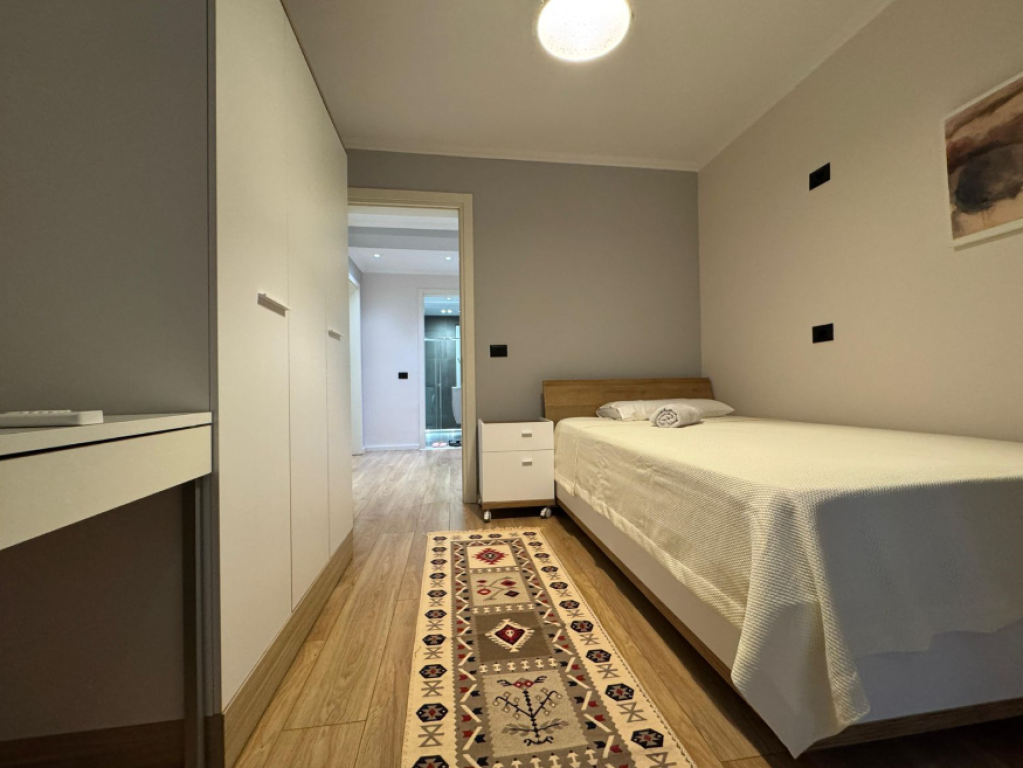 🏡 Shitet Apartament 2+1 – pranë Qendrës, Rruga Mine Peza