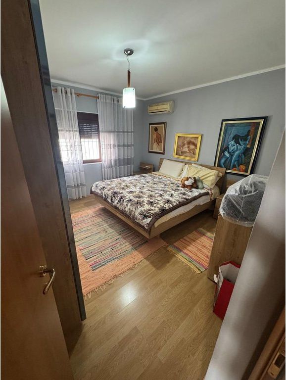 SHITET SHTEPI PRIVATE ME SIPERFAQE TRUALLI 287 M2 PRANE SPITALIT AMERIKAN 2!