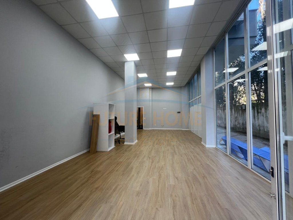 Shitet, AMBJENT BIZNESI FRESKU, Tirane