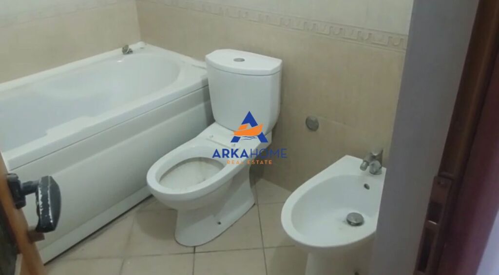 JEPET ME QERA APARTAMENT 1+1 "NË ELBASAN, QENDËR" 30000 LEKE