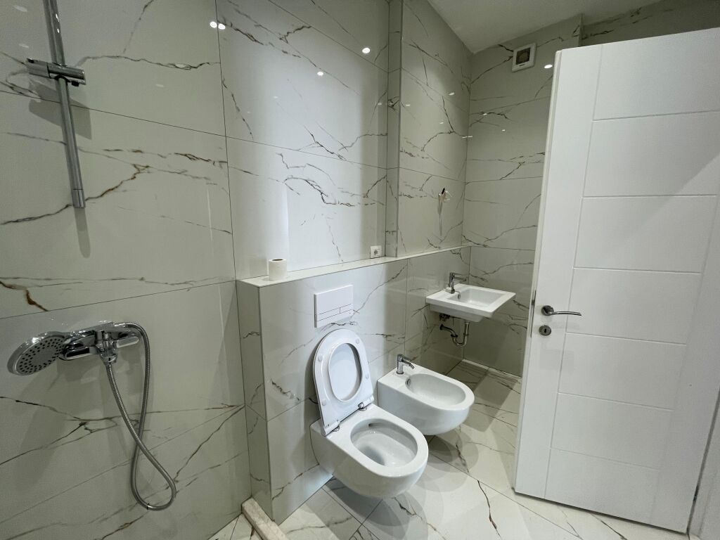 Ambient Zyrash me Qira ne Porcelan