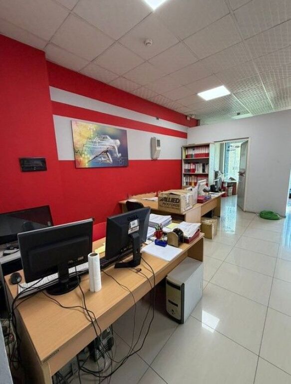 🏢 Jepet me qira ambient komercial – Dublex, 140 m², Laprakë – 1000€ neto