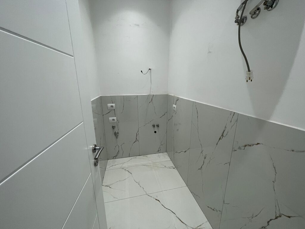 Ambient Zyrash me Qira ne Porcelan