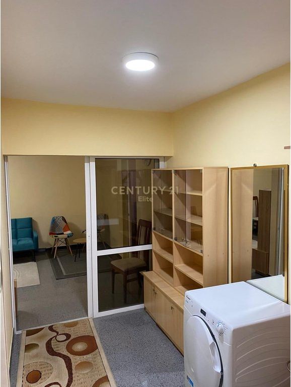 Apartament 1+1 me qira në zonën Tirana e Re