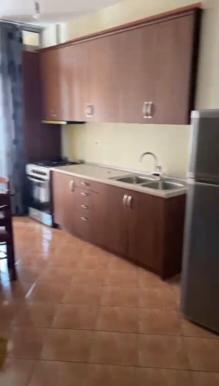 For rent 1+1 furnished elevator fresh near the treasury 35000 lek