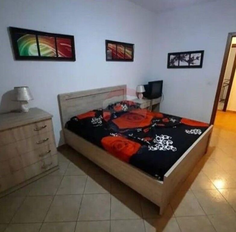 Apartament - Për Shitje - Rruga 5 Maji, Tiranë(ID: 530411014-17)