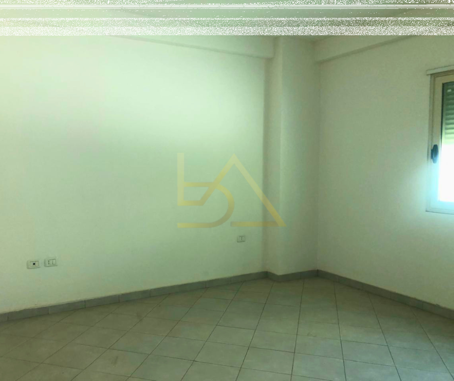 Shitet Apartament – Vlorë, Green Tower