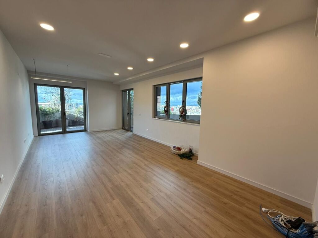 JAPIM ZYRË ME QIRA NË LION PARK RESIDENCE!