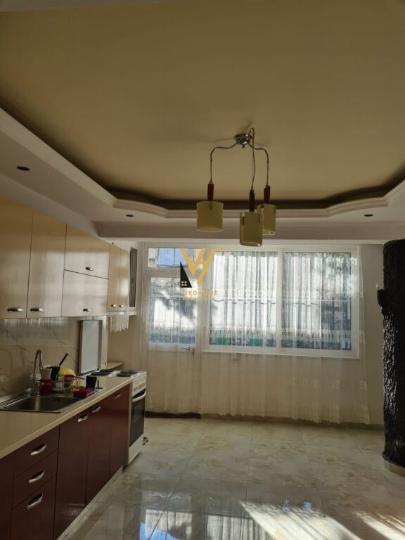 JEPET HYRJE 2+1+OBORR ME QIRA TE QYTET STUDENTI 50.000 LEKE