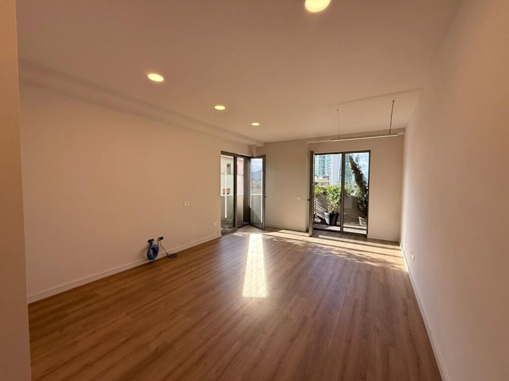 JAPIM ZYRË ME QIRA NË LION PARK RESIDENCE!