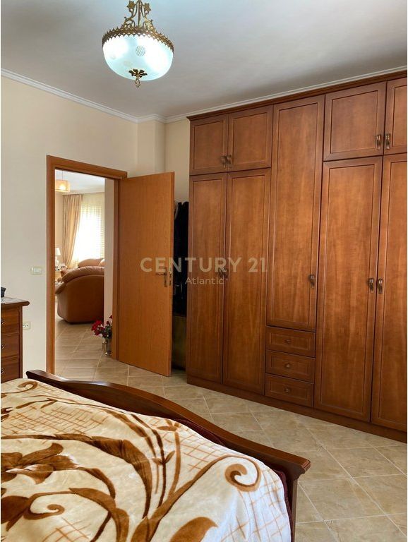 Apartament 2+1 me Qira –me pamje deti, Plazh, Durrës