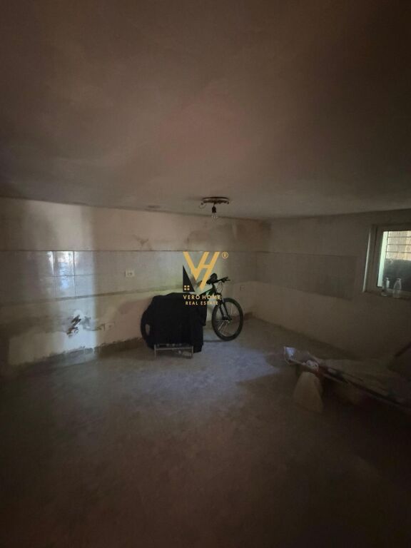 JEPET DYQAN 65 M2 ME QERA TEK ISH RESTORANT DURRESI 65.000 LEKE