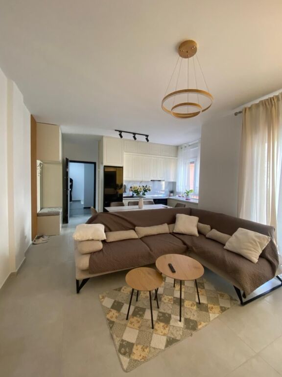 Apartament 2+1+2 me qira – Pazari i Ri