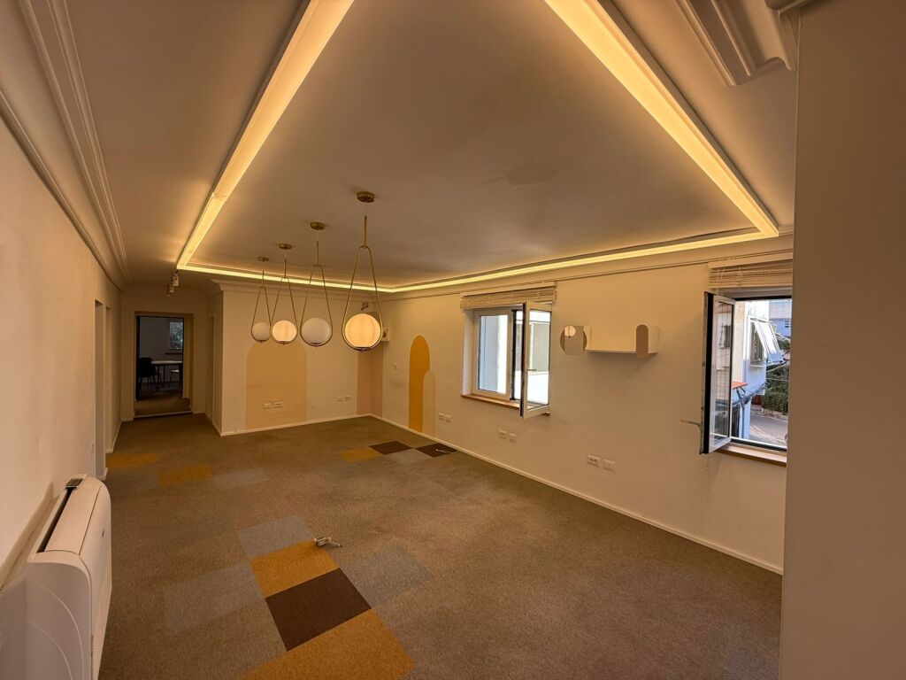 📌 OFFICE FOR RENT – ZOGU I ZI, TIRANA