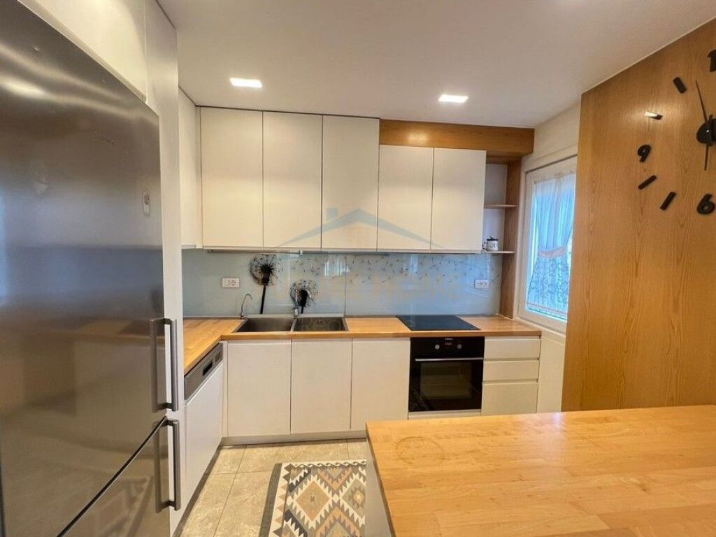 Qera, Apartament 3+1+2+ 2 Poste Parkimi, Komuna e Parisit