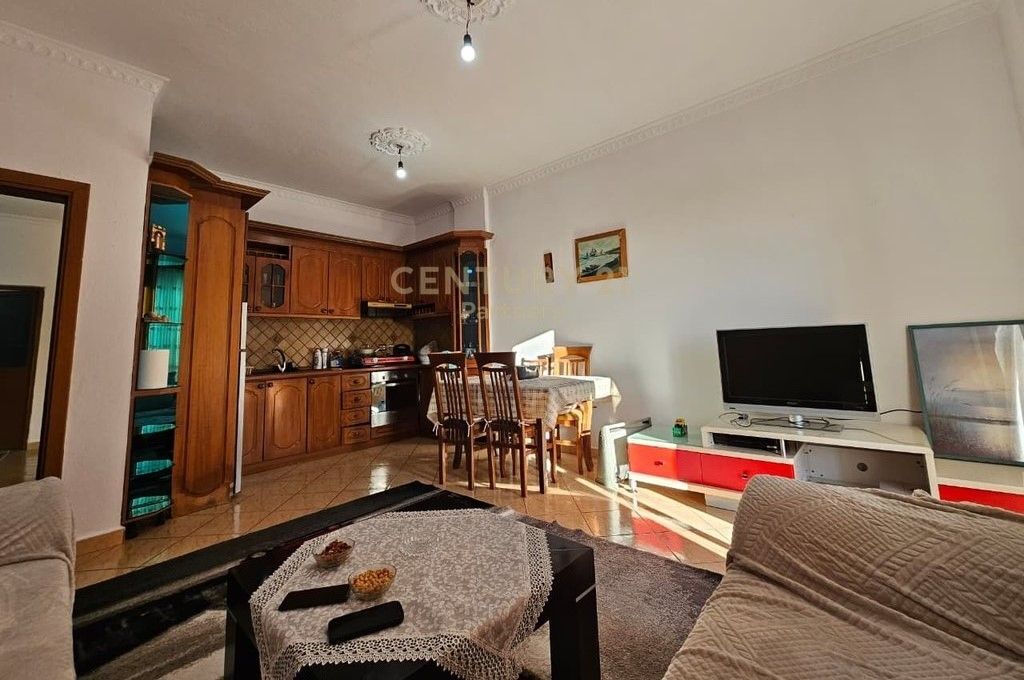 Vendiamo appartamento 1+1 + 2 balconi a Don Bosko