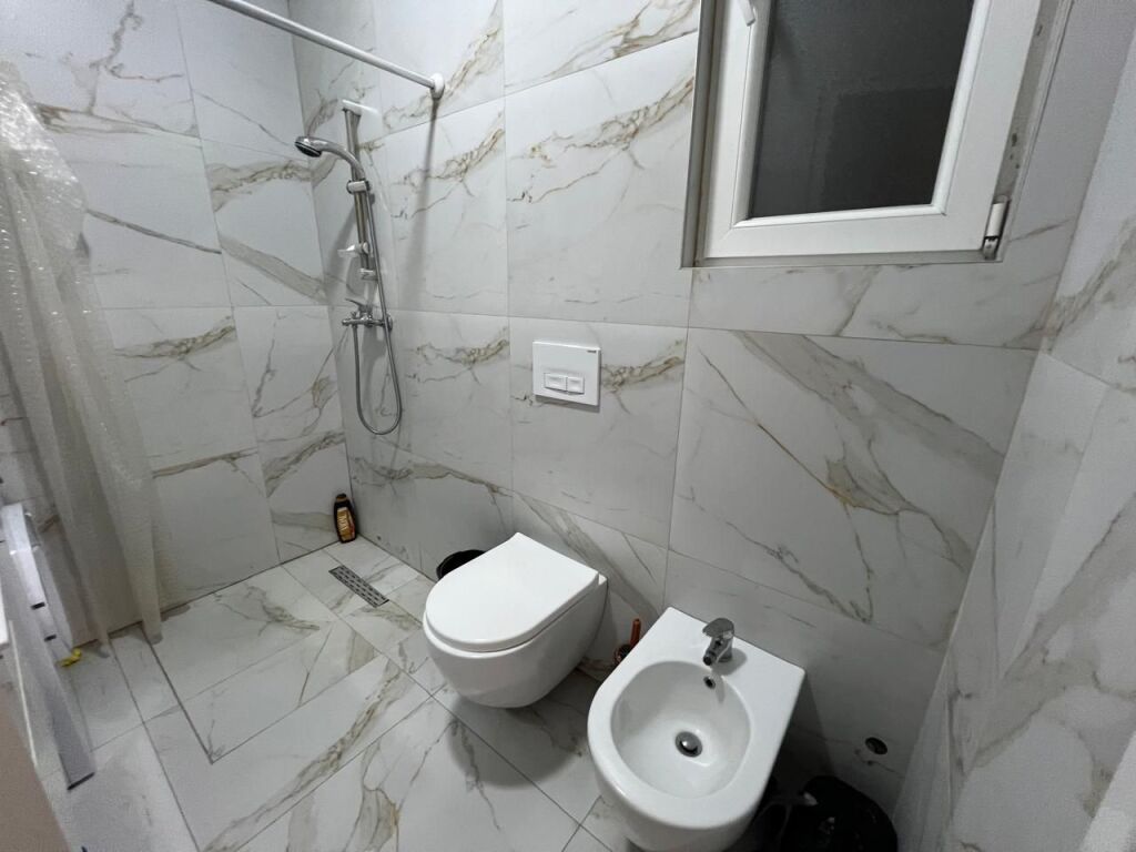 JEPET ME QERA APARTAMENT 2+1  RRUGA 5 MAJI