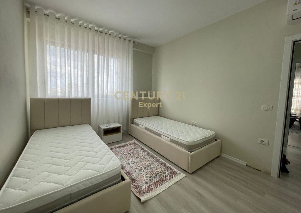 APARTAMENT 2+1+2 ME POST PARKIMI ME QIRA NE RRUGEN E DURRESIT