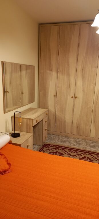 Jepet me qera apartament 2+1, Xhamia e Tabakeve Rr Elbasanit