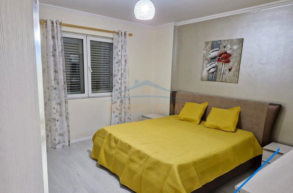 Shitet,  Apartament 3+1+2 , Porcelan, Tiranë .