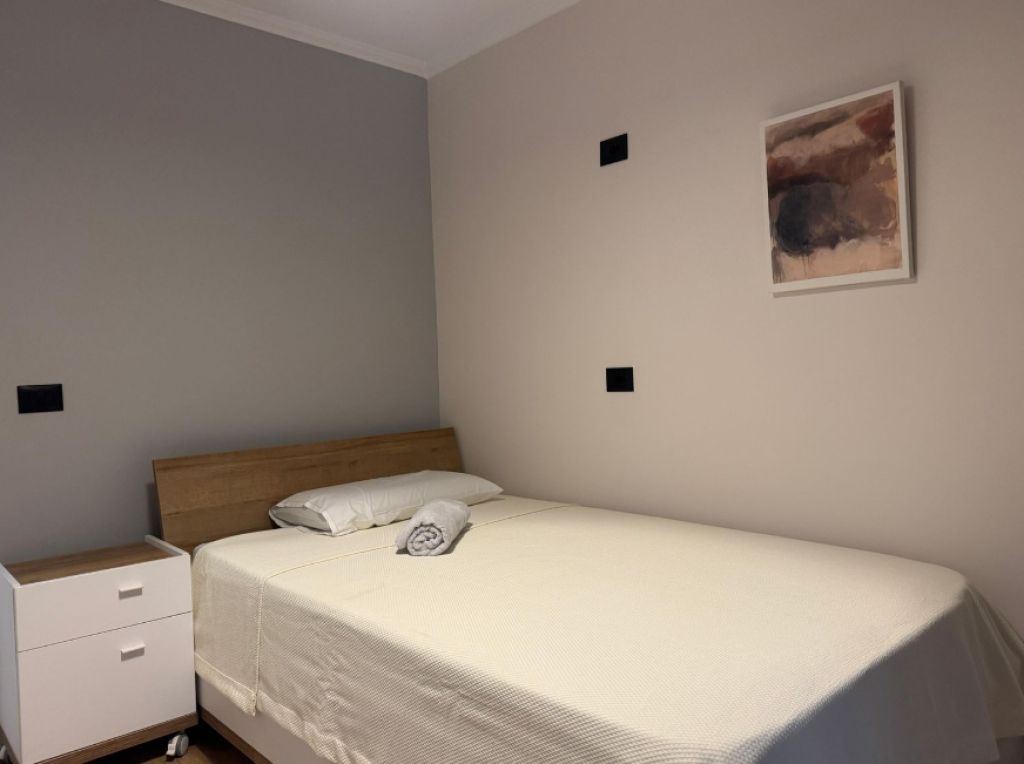 🏡 Shitet Apartament 2+1 – pranë Qendrës, Rruga Mine Peza