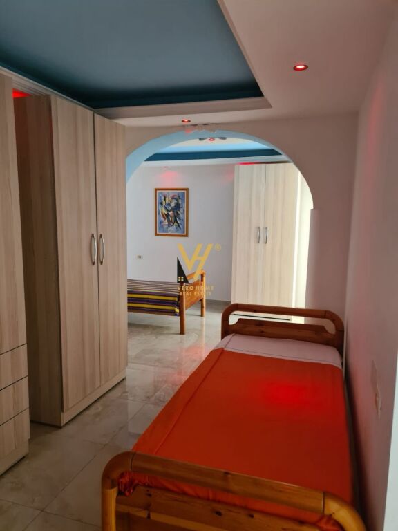 JEPET HYRJE 2+1+OBORR ME QIRA TE QYTET STUDENTI 50.000 LEKE