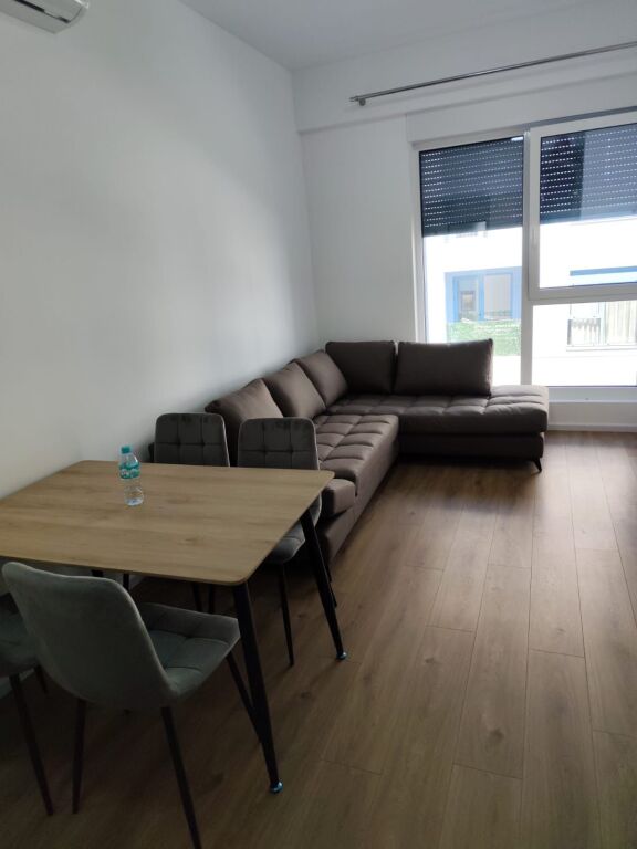 Apartament me qira 1+1 në Fresk!