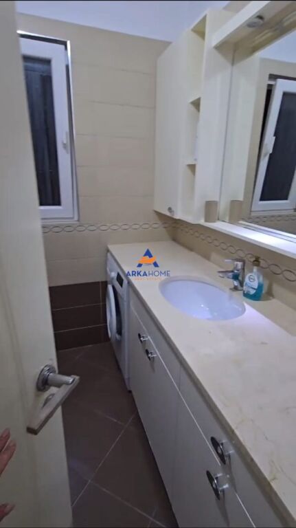 JEPET APARTAMENT ME QERA 1+1 "AFER SHKOLLES BESNIK SYKJA" 550 EURO