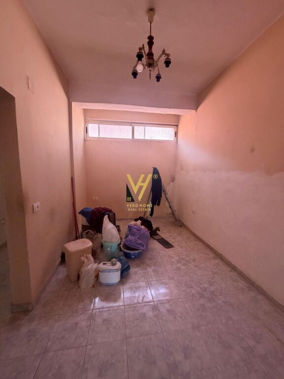 JEPET DYQAN 65 M2 ME QERA TEK ISH RESTORANT DURRESI 65.000 LEKE