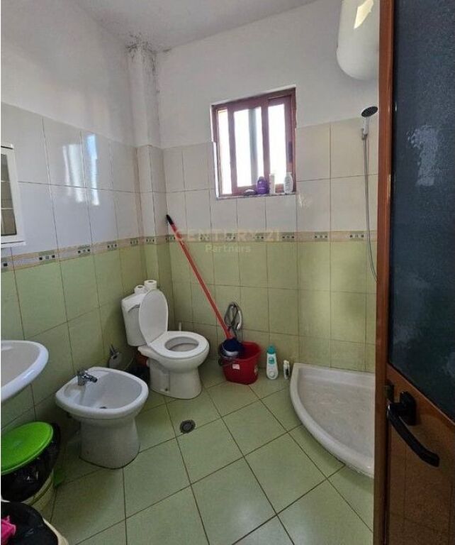 Vendiamo appartamento 1+1 + 2 balconi a Don Bosko