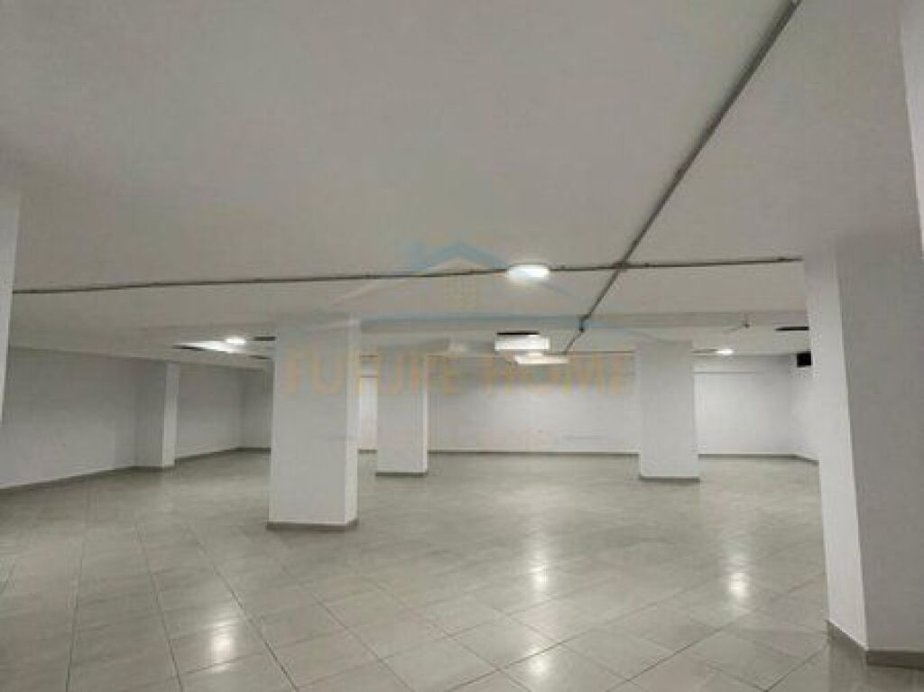 Qera, Ambjent Biznesi, Blloku, Tiranë.