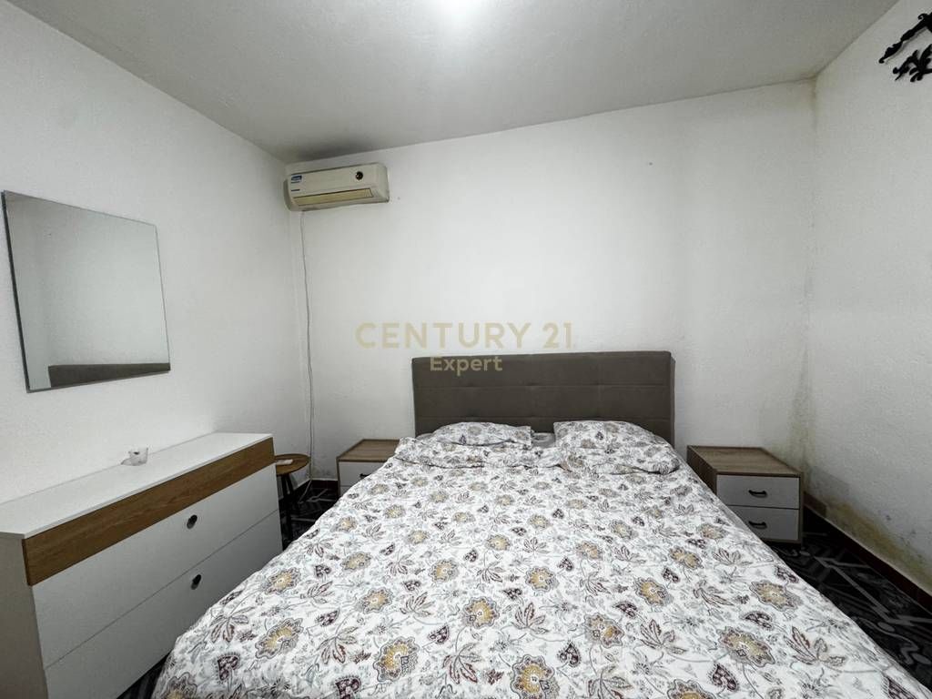 JAPIM ME QERA SHTEPI PRIVATE BUZE RRUGE NE DON BOSCO! 550 € /Muaj