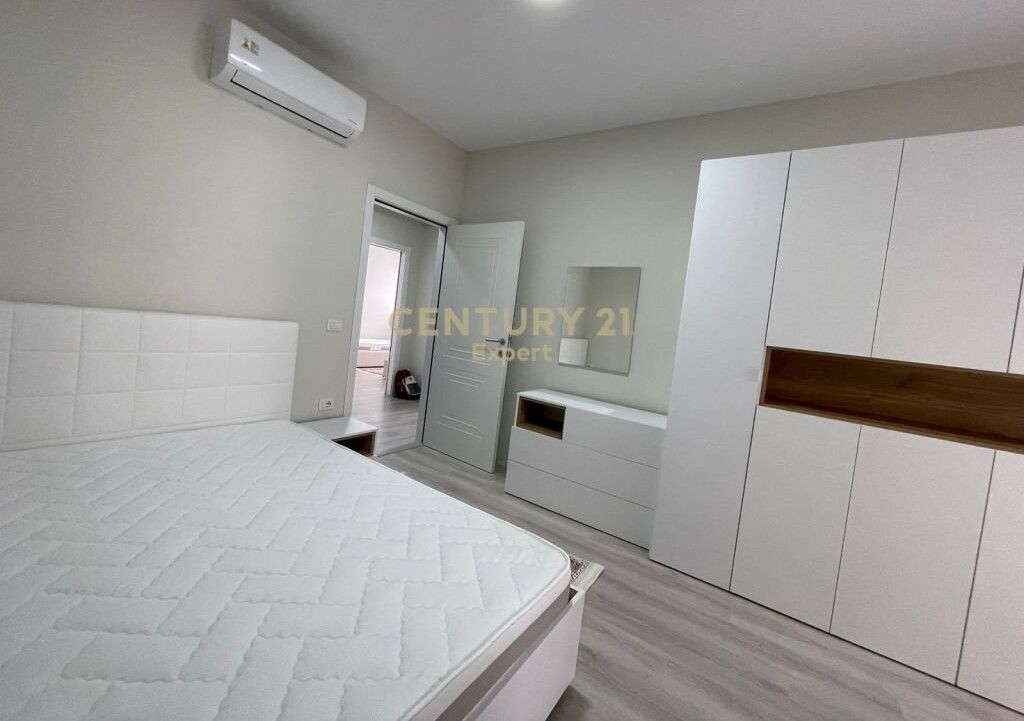 APARTAMENT 2+1+2 ME POST PARKIMI ME QIRA NE RRUGEN E DURRESIT