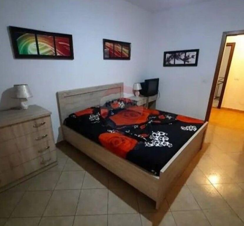 Apartament - Për Shitje - Rruga 5 Maji, Tiranë(ID: 530411014-17)